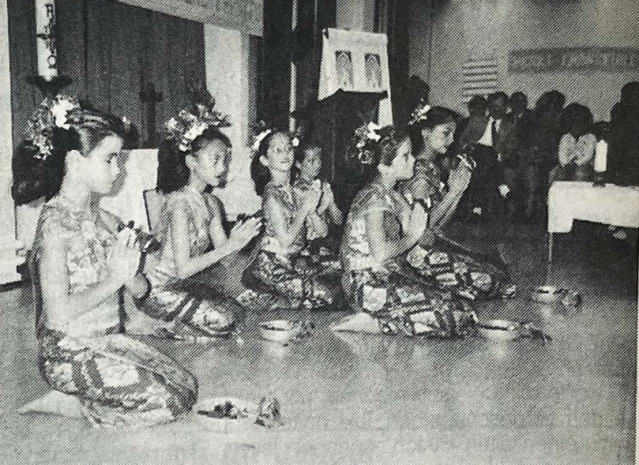 Indonesische Tänze (aus dem Gemeindeblatt der St. Paulsgemeinde 1990)